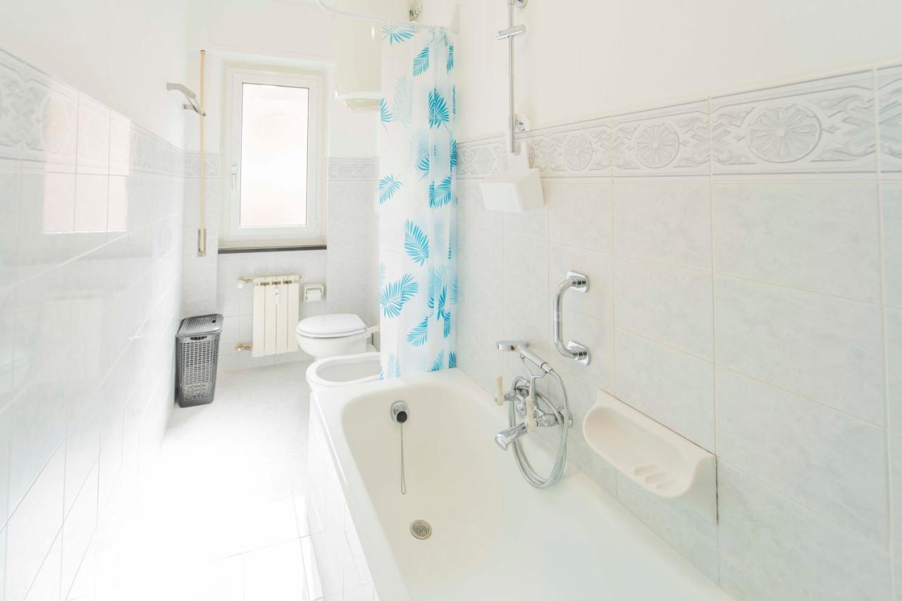 193 - Casa Via Della Chiusa - Centralissimo E Vicino Alla Baia Del Silenzio, Spiaggia E Mare 150M - Parcheggio Gratis Incluso E Aria Condizionata Sestri Levante Bagian luar foto